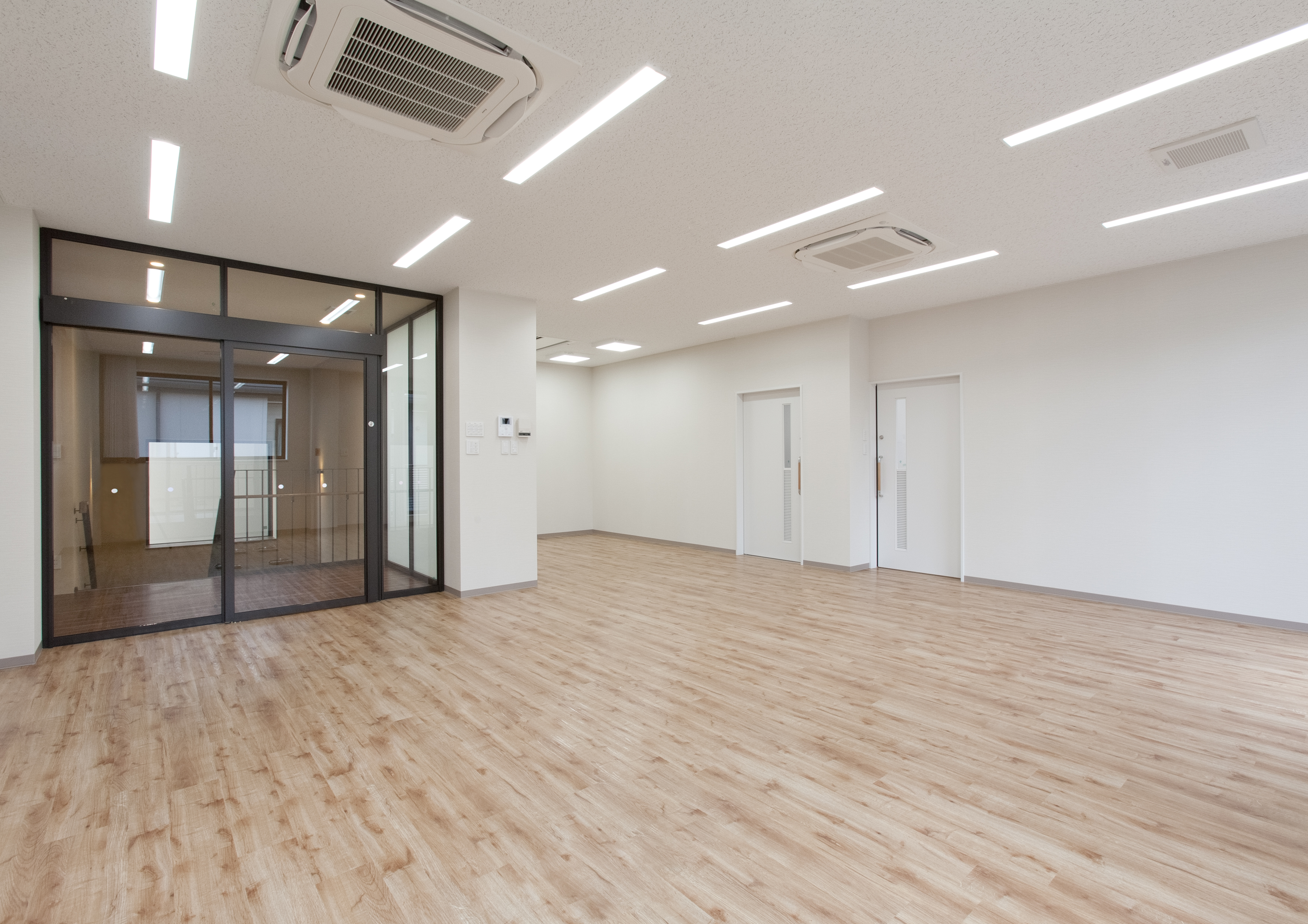 9内部_事務室_3579