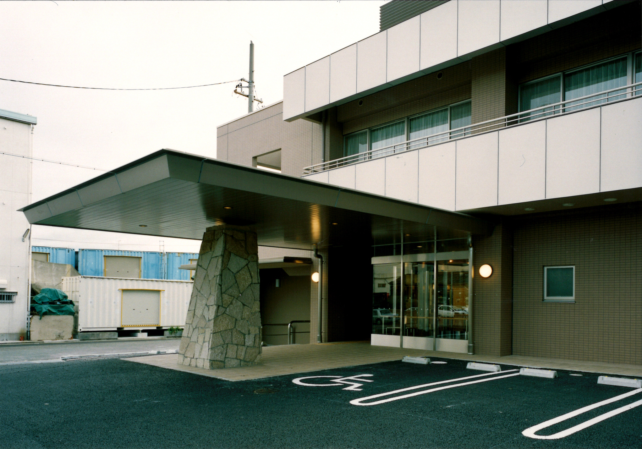 2.玄関アプローチ